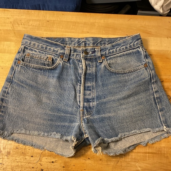Vintage 501 Levi’s Shorts - Picture 3 of 4